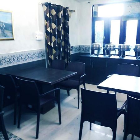 Hotel Holiday Dalhousie - Near Ghandhi Chowk Mall Road المظهر الخارجي الصورة