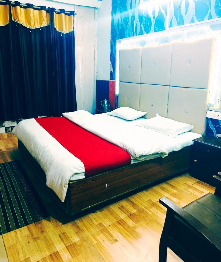 Hotel Holiday Dalhousie - Near Ghandhi Chowk Mall Road المظهر الخارجي الصورة