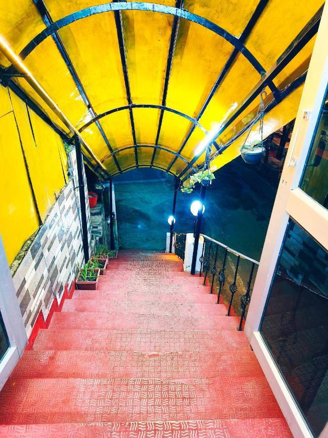 Hotel Holiday Dalhousie - Near Ghandhi Chowk Mall Road المظهر الخارجي الصورة
