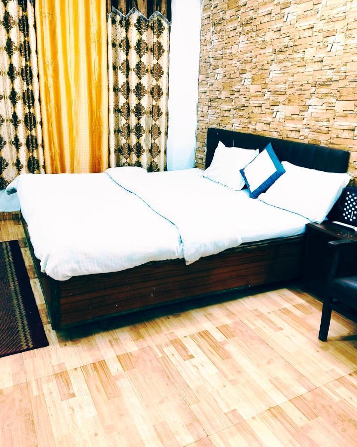 Hotel Holiday Dalhousie - Near Ghandhi Chowk Mall Road المظهر الخارجي الصورة