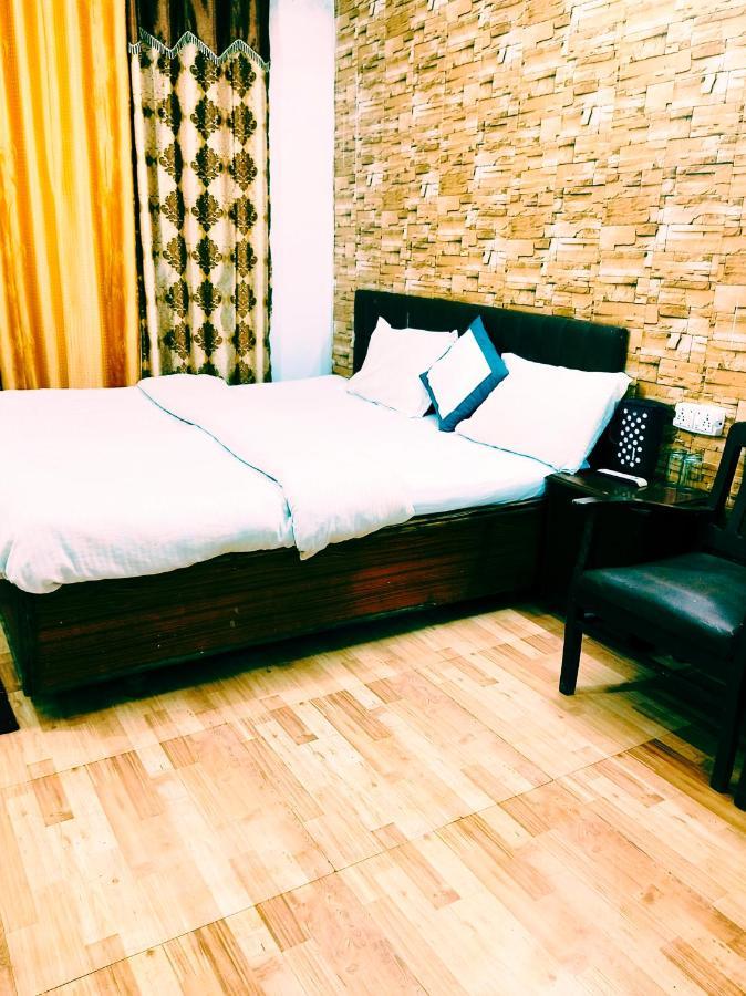 Hotel Holiday Dalhousie - Near Ghandhi Chowk Mall Road المظهر الخارجي الصورة