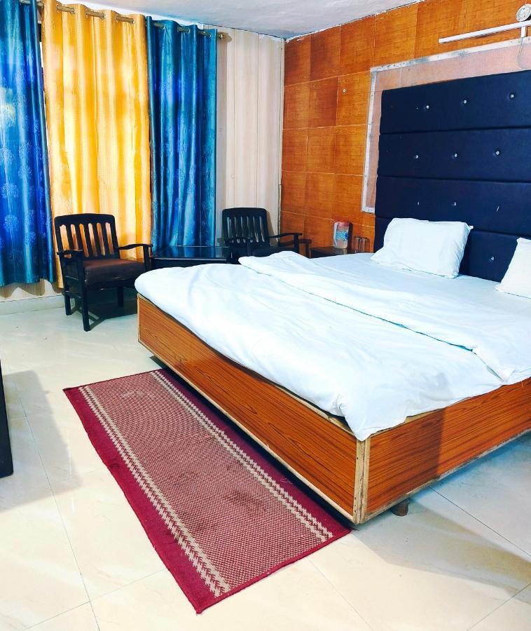 Hotel Holiday Dalhousie - Near Ghandhi Chowk Mall Road المظهر الخارجي الصورة